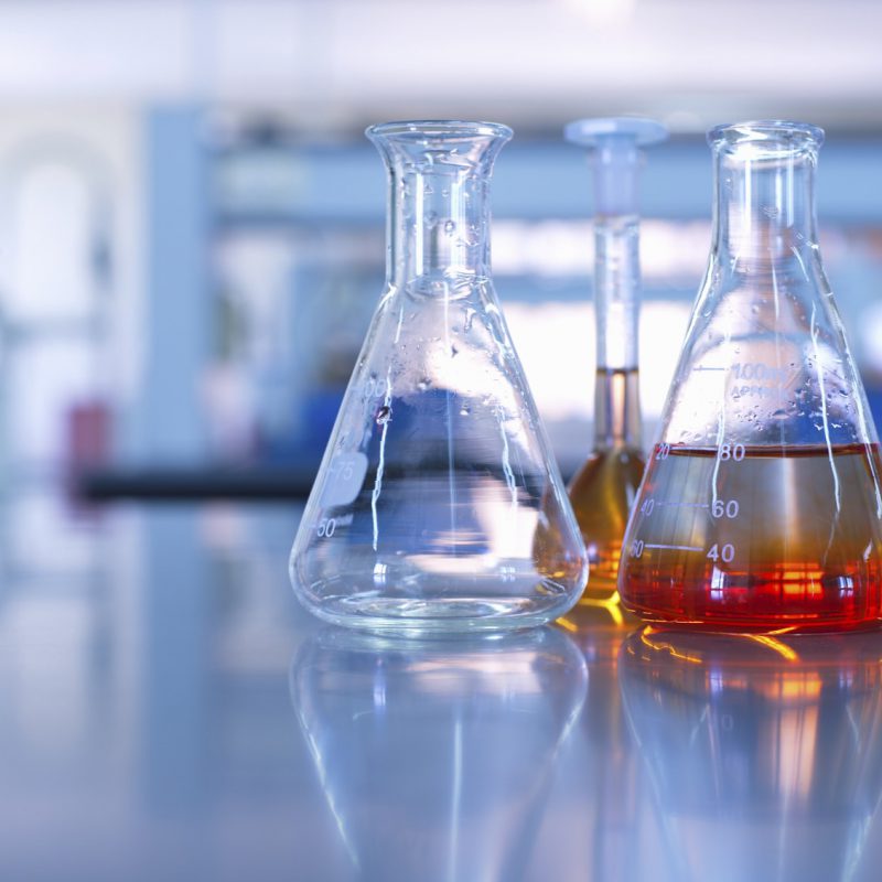 science laboratory glassware; Quelle: iStockphoto