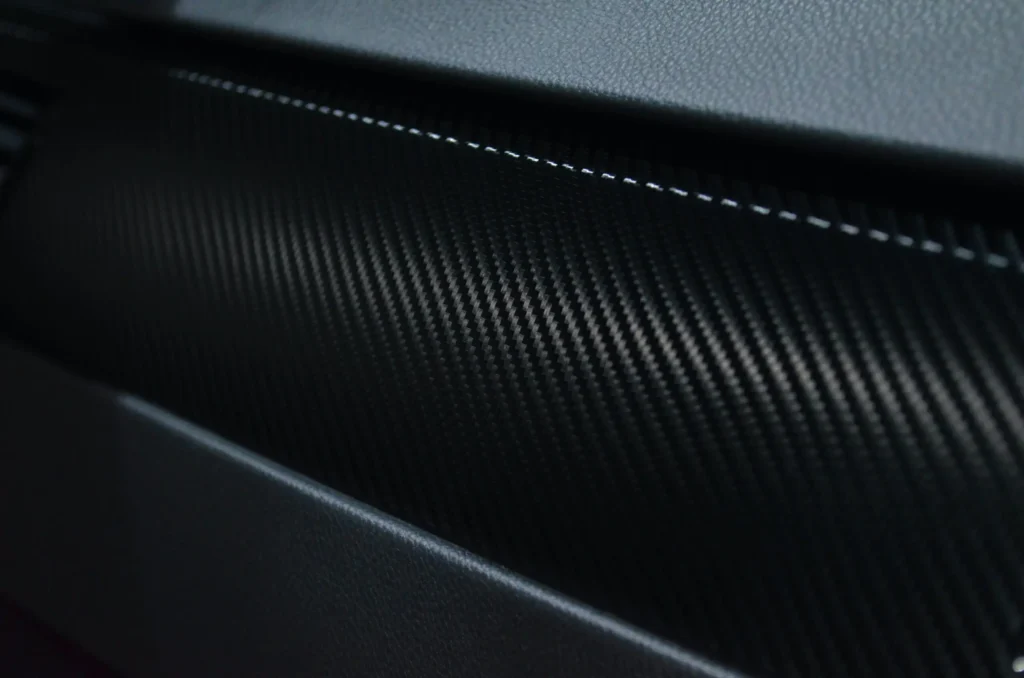 Detailaufnahme von schwarzem Carbon-Material